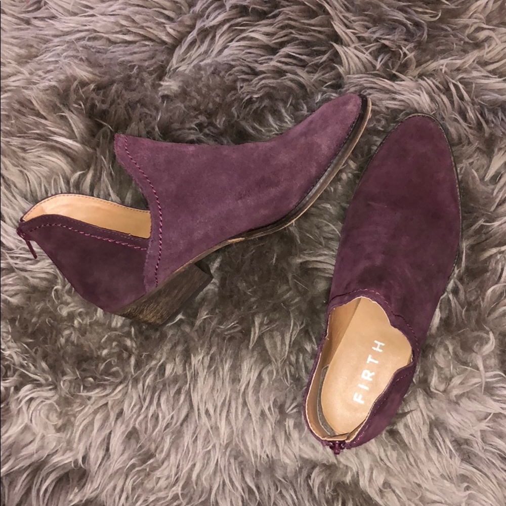 FIRTH Ankle Boot with Side Cut Out